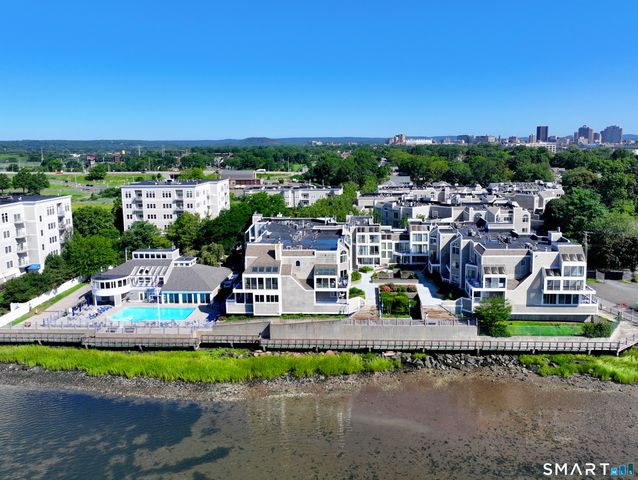 18 Harbour Close, New Haven, CT 06519