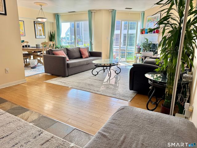18 Harbour Close, New Haven, CT 06519