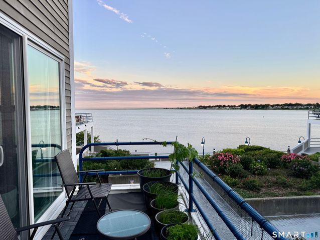 18 Harbour Close, New Haven, CT 06519
