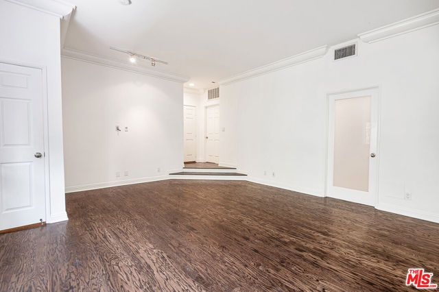 315 N Swall Drive 303, Beverly Hills, CA 90211