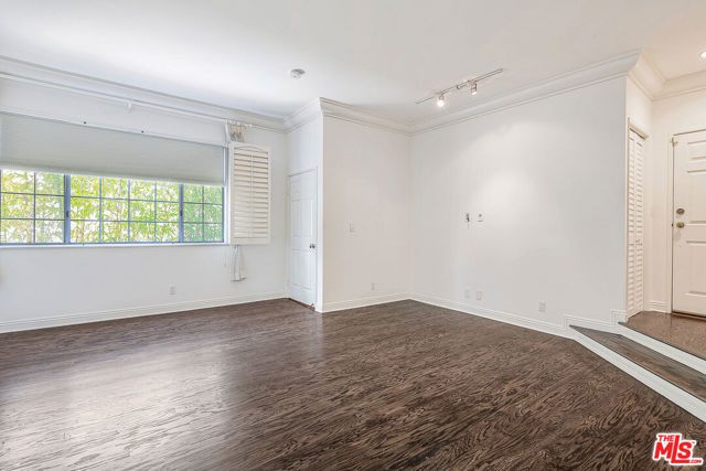315 N Swall Drive 303, Beverly Hills, CA 90211