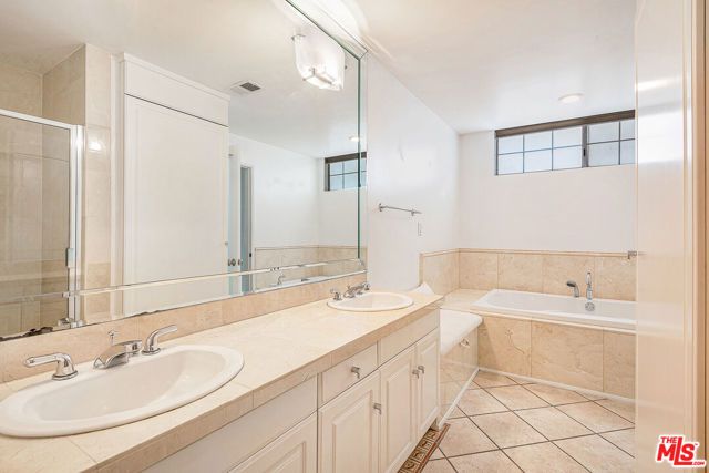 315 N Swall Drive 303, Beverly Hills, CA 90211