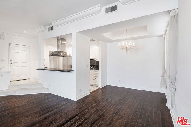 315 N Swall Drive 303, Beverly Hills, CA 90211