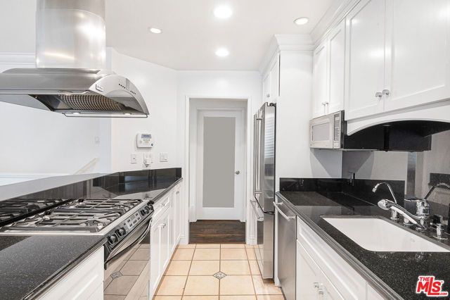 315 N Swall Drive 303, Beverly Hills, CA 90211
