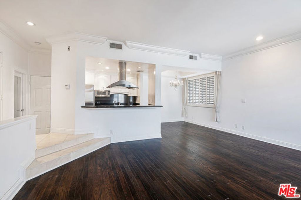 315 N Swall Drive 303, Beverly Hills, CA 90211