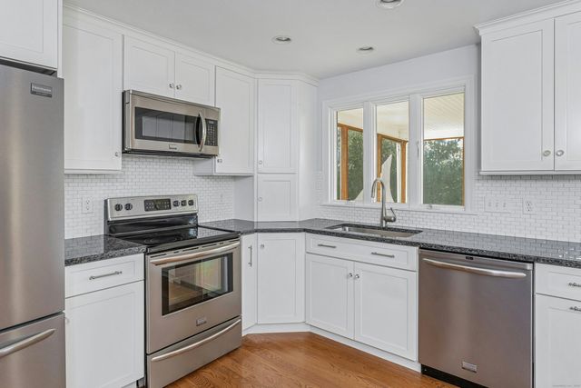 12 Lincoln Drive, New Canaan, CT 06840