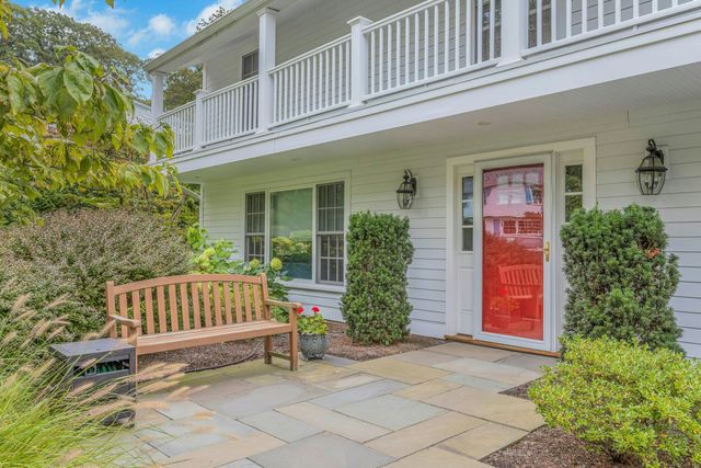 12 Lincoln Drive, New Canaan, CT 06840