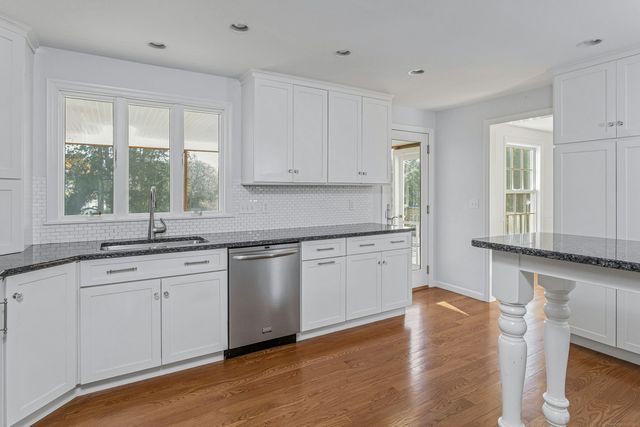 12 Lincoln Drive, New Canaan, CT 06840