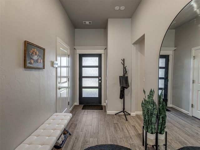 9208 NW 91st Street, Yukon, OK 73099