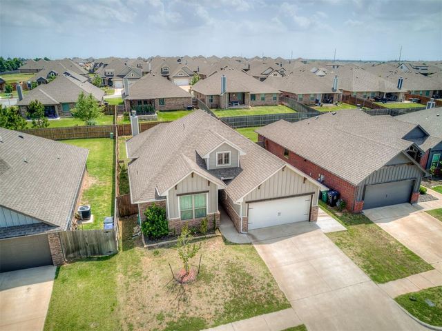 9208 NW 91st Street, Yukon, OK 73099