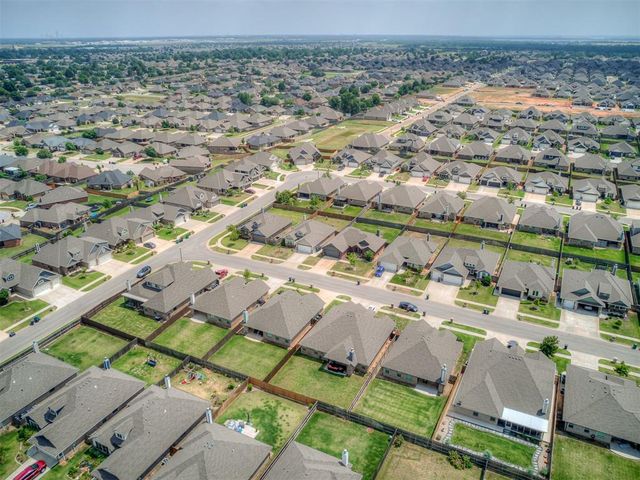9208 NW 91st Street, Yukon, OK 73099
