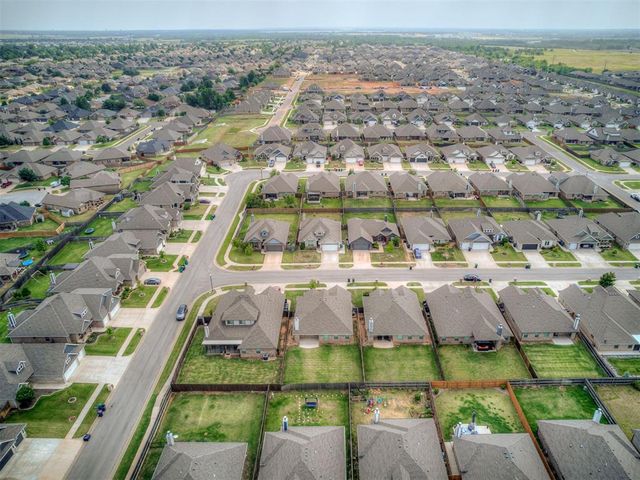 9208 NW 91st Street, Yukon, OK 73099