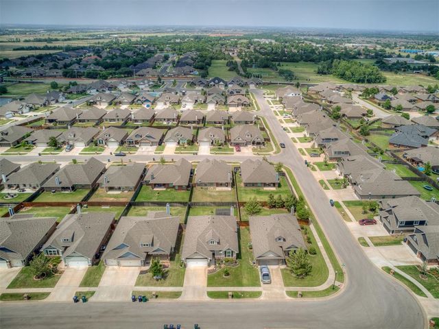 9208 NW 91st Street, Yukon, OK 73099