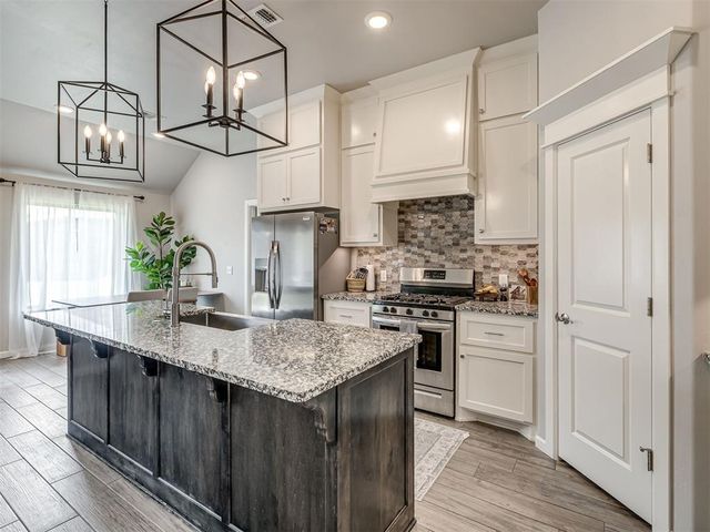 9208 NW 91st Street, Yukon, OK 73099
