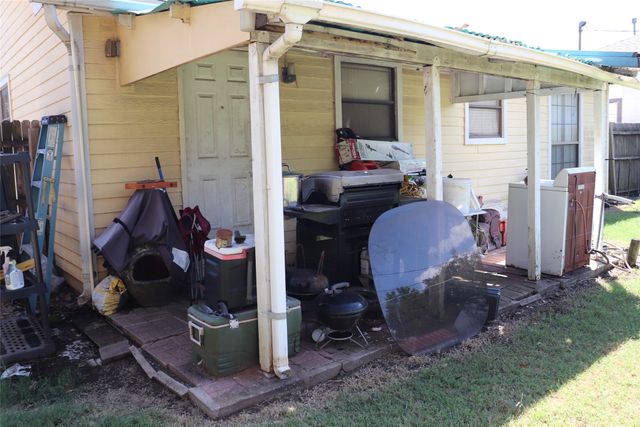916 Poindexter Avenue, Cleburne, TX 76033