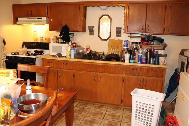 916 Poindexter Avenue, Cleburne, TX 76033