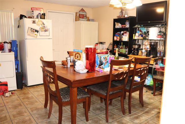 916 Poindexter Avenue, Cleburne, TX 76033