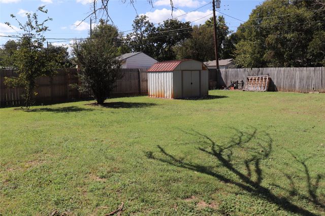 916 Poindexter Avenue, Cleburne, TX 76033