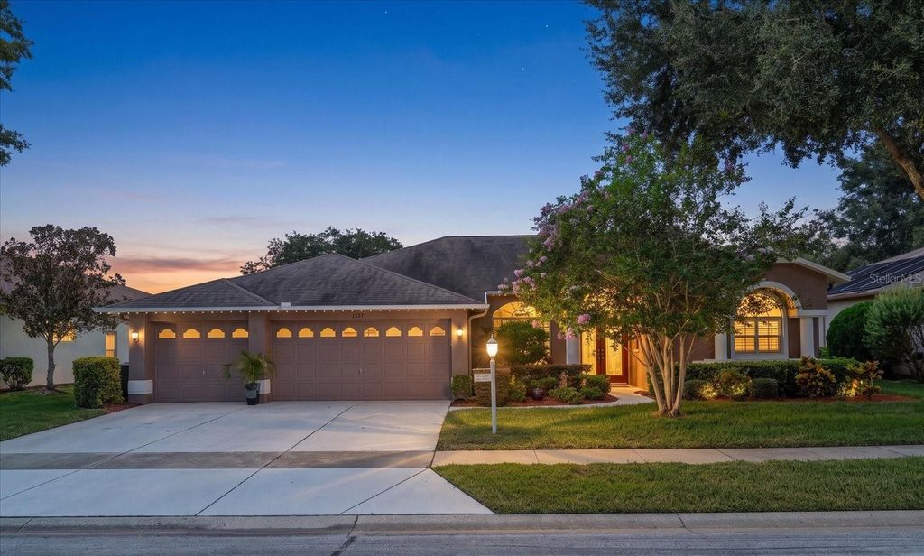 Image 1 of property listing at 1237 RAMBLING VINE COURT, New Port Richey, FL 34655
