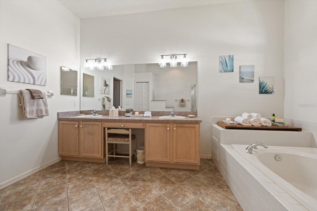 Image 18 of property listing at 1237 RAMBLING VINE COURT, New Port Richey, FL 34655