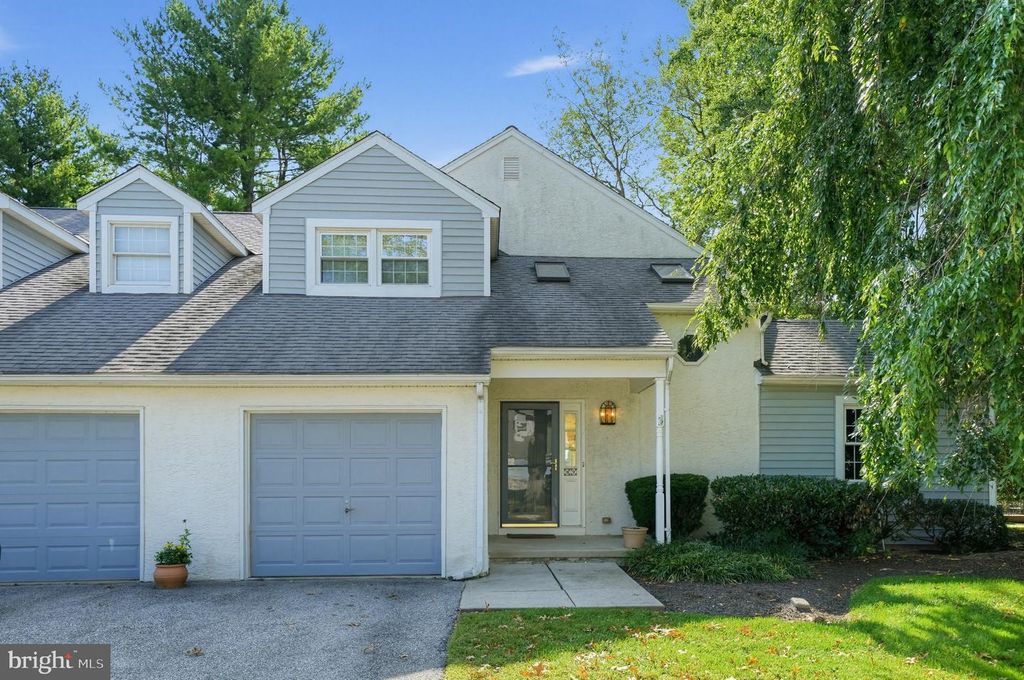 97 HUNTERS RUN, NEWTOWN SQUARE, PA 19073 — exterior
