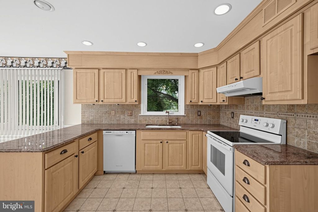 97 HUNTERS RUN, NEWTOWN SQUARE, PA 19073 — photo 4