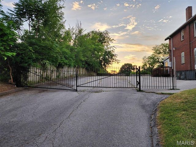 2801 Arlington Avenue, St Louis, MO 63120