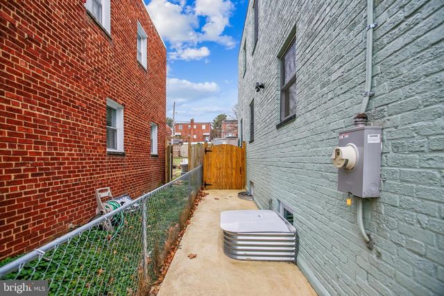 739 KENNEDY ST NE, Washington, DC 20011