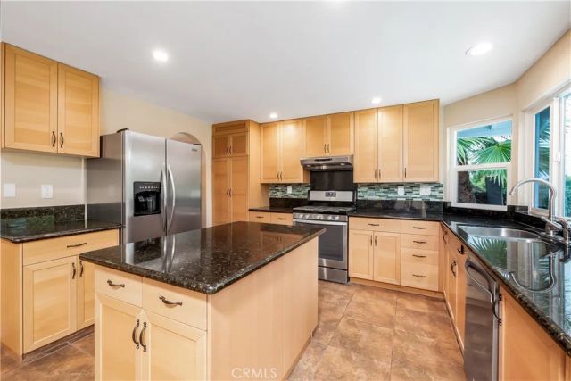 25512 Alisal Avenue, Laguna Hills, CA 92653