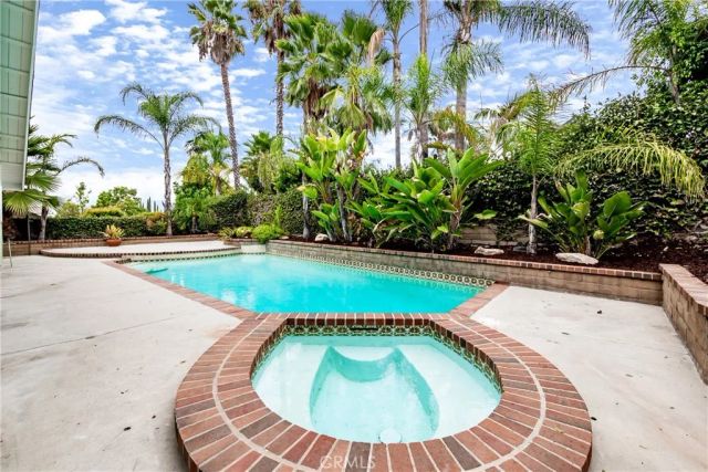 25512 Alisal Avenue, Laguna Hills, CA 92653