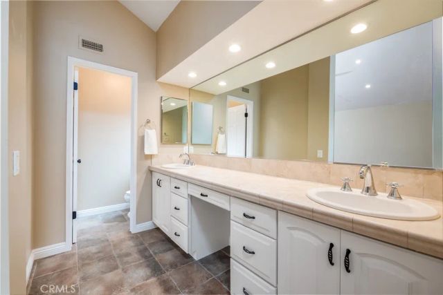 25512 Alisal Avenue, Laguna Hills, CA 92653