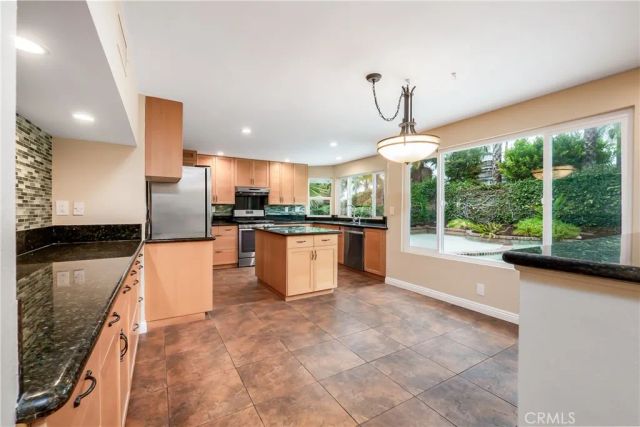 25512 Alisal Avenue, Laguna Hills, CA 92653