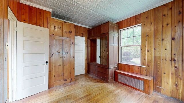 14 Hadwen Rd, Worcester, MA 01602