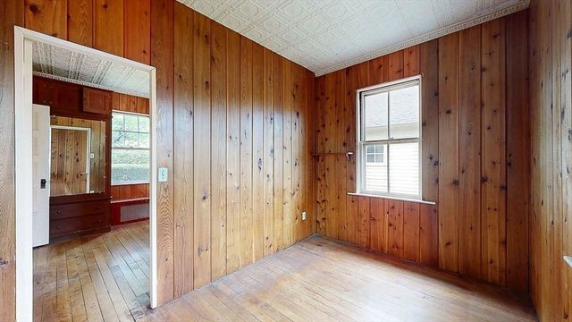 14 Hadwen Rd, Worcester, MA 01602
