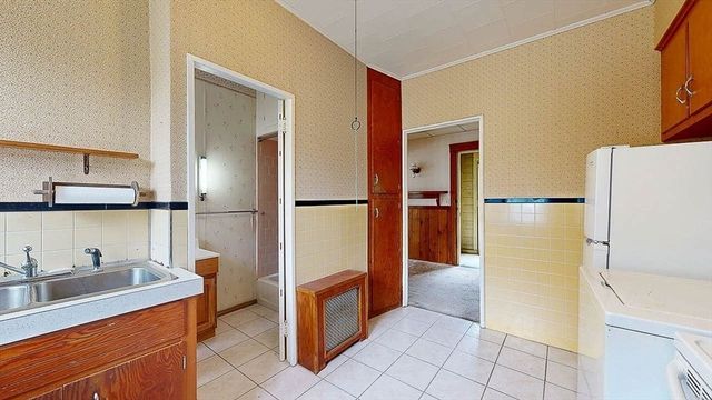 14 Hadwen Rd, Worcester, MA 01602