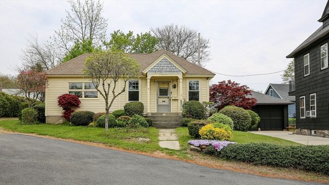 14 Hadwen Rd, Worcester, MA 01602