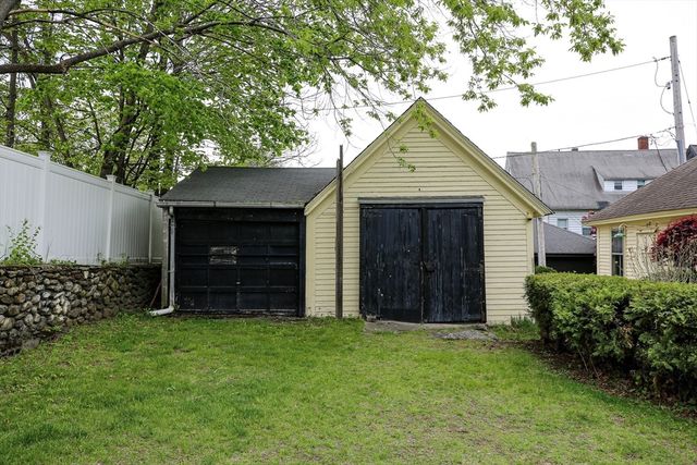 14 Hadwen Rd, Worcester, MA 01602