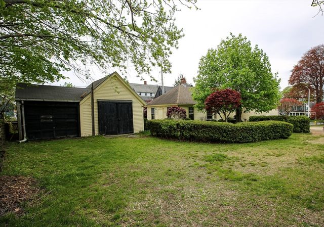14 Hadwen Rd, Worcester, MA 01602