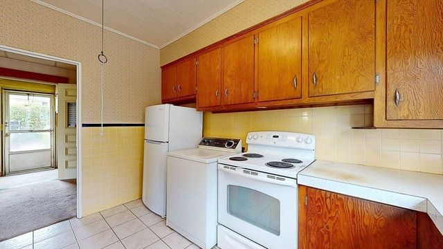 14 Hadwen Rd, Worcester, MA 01602