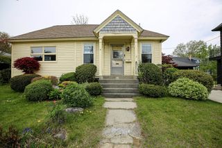 14 Hadwen Rd, Worcester, MA 01602