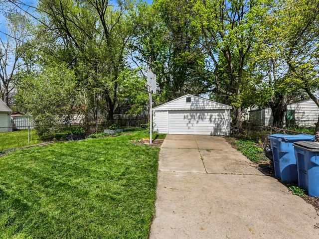 25850 Hanover Street, Dearborn Heights City, MI 48125