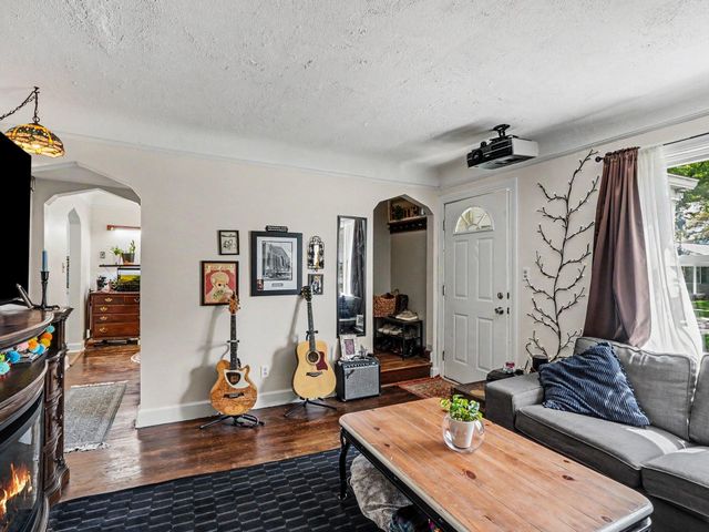 25850 Hanover Street, Dearborn Heights City, MI 48125