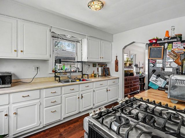 25850 Hanover Street, Dearborn Heights City, MI 48125