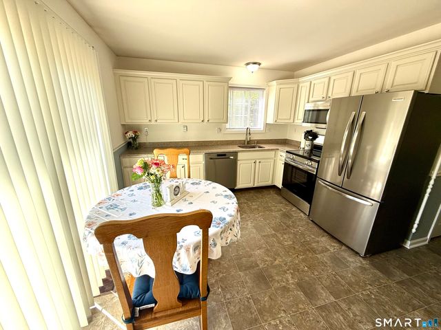 40 Trolley Bridge Road 9, Shelton, CT 06484