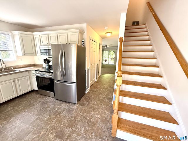 40 Trolley Bridge Road 9, Shelton, CT 06484