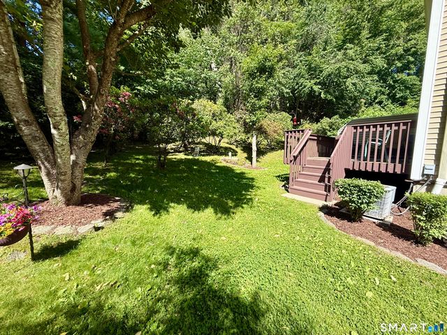 40 Trolley Bridge Road 9, Shelton, CT 06484