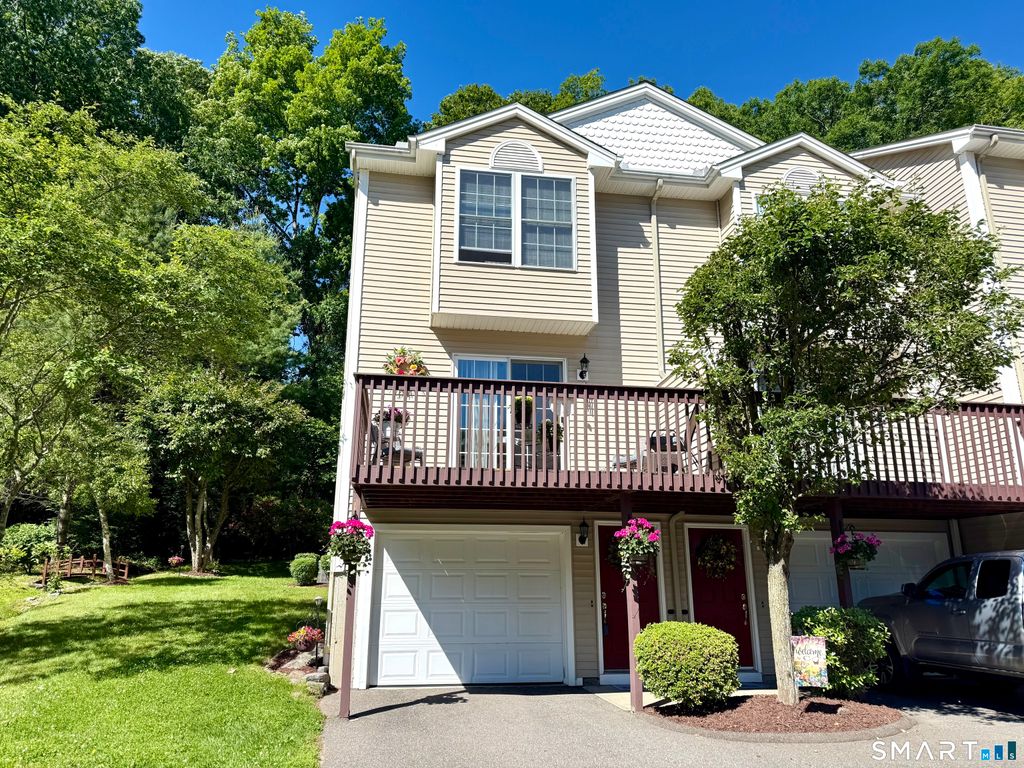 40 Trolley Bridge Road 9, Shelton, CT 06484