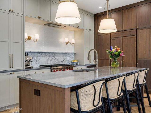 855 W Lill Avenue 2, Chicago, IL 60614