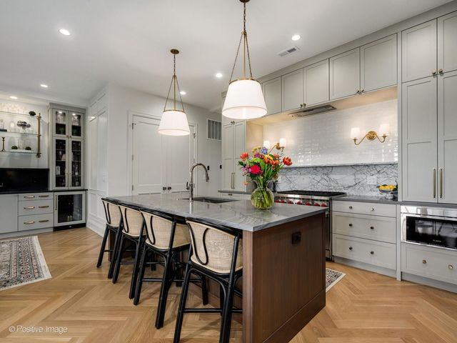 855 W Lill Avenue 2, Chicago, IL 60614