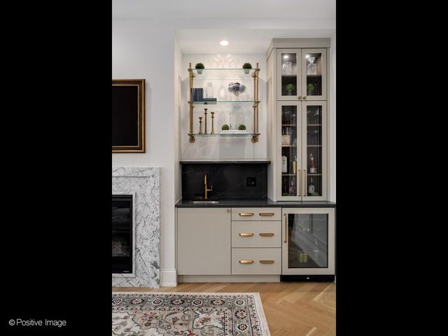 855 W Lill Avenue 2, Chicago, IL 60614